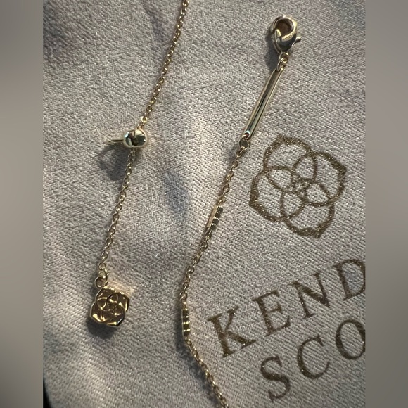 Kendra Scott Pendant Necklace in Ivory Mother-of-Pearl and Gold - Picture 7 of 8